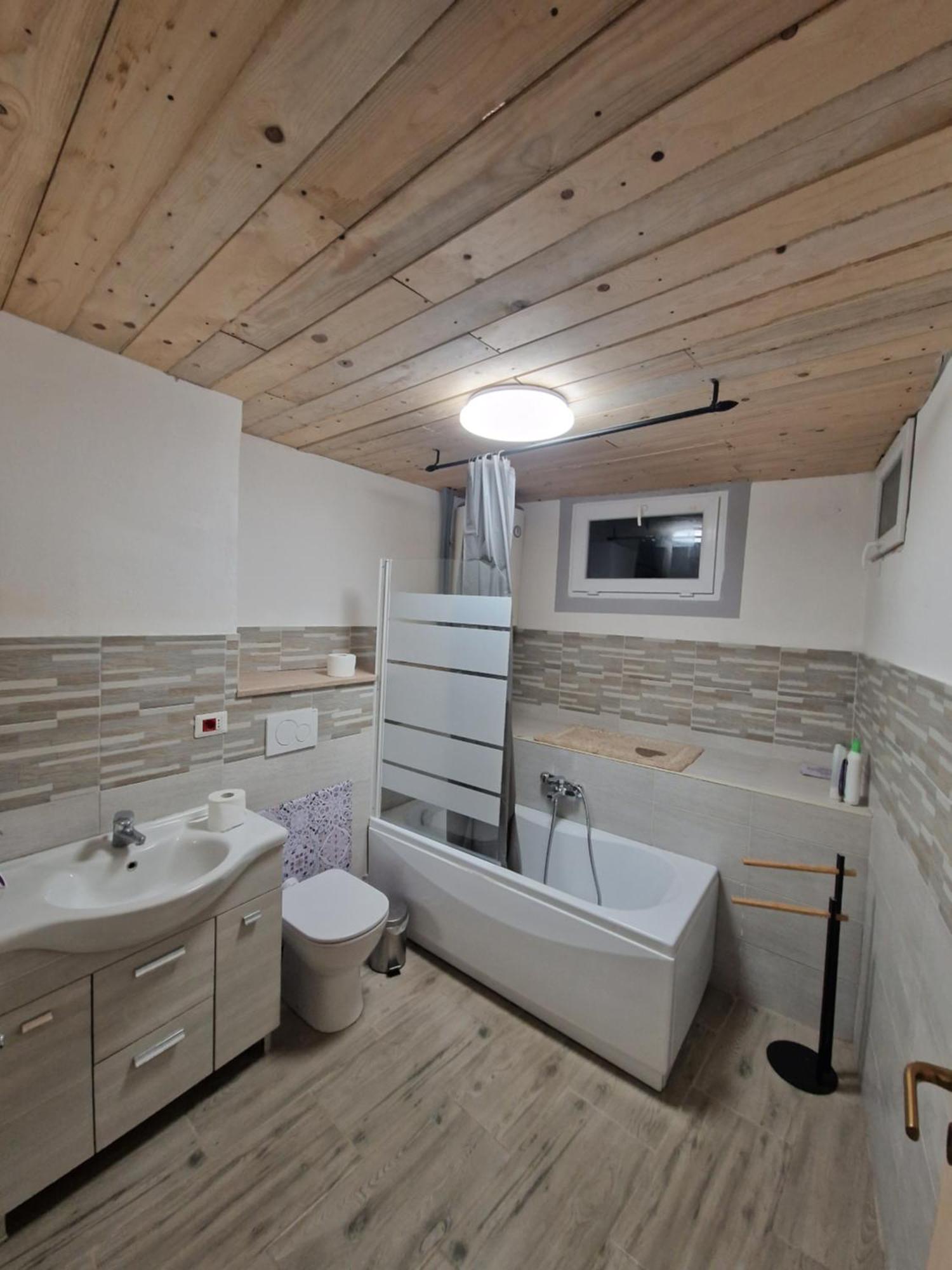 Underground Home Vicino Metropolitana Comasina Cormano Ngoại thất bức ảnh