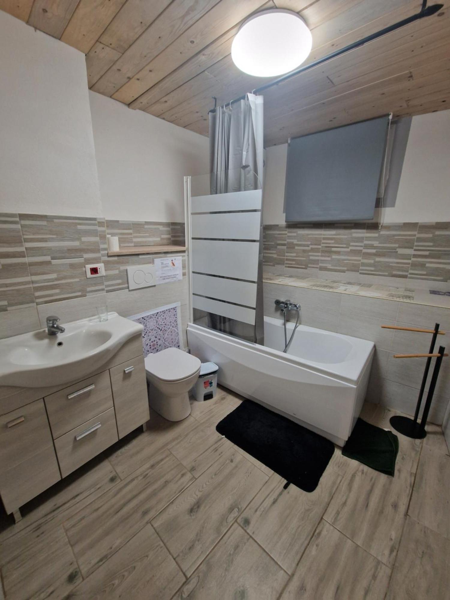 Underground Home Vicino Metropolitana Comasina Cormano Ngoại thất bức ảnh